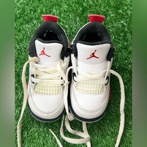 Jordan 4 Retro
Red Cement (TD)‎ Size 7